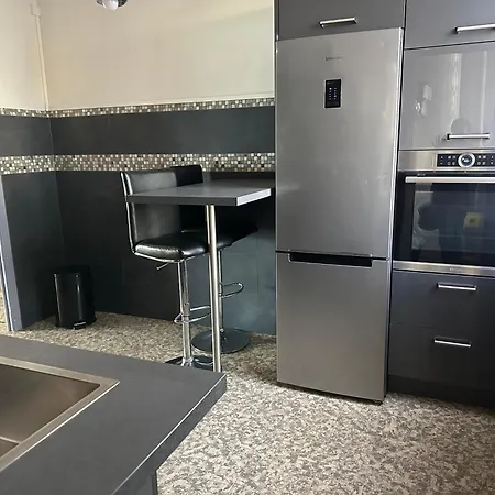 T4 Spacieux 100m2 Climatise Appartement